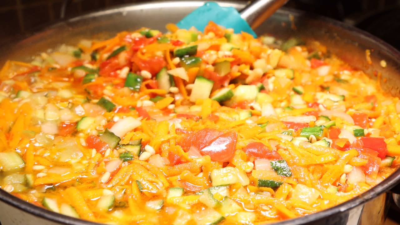 Заготовка для рассольника на зиму с перловкой и свежими огурцами смотреть онлайн