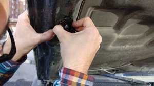 Mitsubishi Pajero IV 2007  колхозим газовые упоры капота