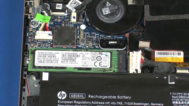 Remove and Replace the Solid State Drive | HP ENVY 13-ad0xx | HP смотреть онлайн