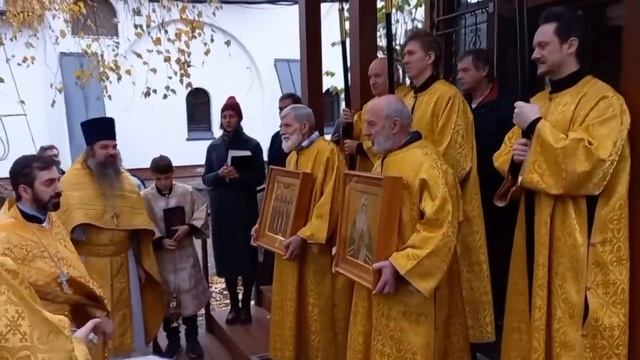 Крестный ход на день памяти Святителей Московских смотреть онлайн