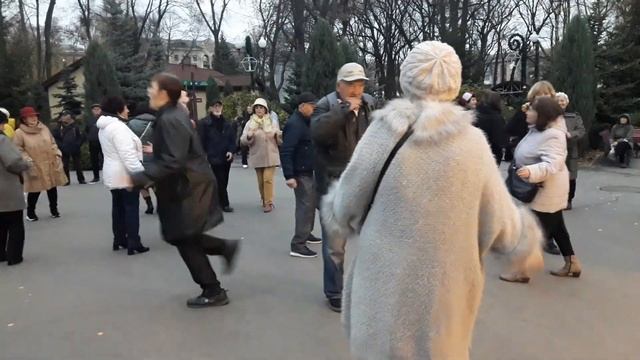 Пусть плачут те, кому мы не достались!!!??Танцы в парке Горького!!!??Харьков 2021 смотреть онлайн