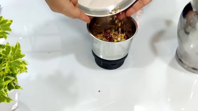 टिफिनला काय द्यावं सुचत नाही? बनवा वेगळा मसाला बनवून कारल्याची भाजी, मुलं सुद्धा आवडीने खातील Tiffi