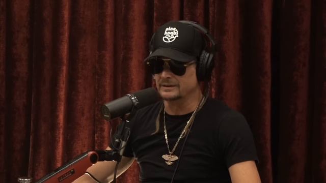 Joe Rogan: "I Used To Be Tom Petty's Dealer" смотреть онлайн