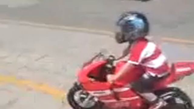 Электромобиль Peg-Perego Ducati GP смотреть онлайн
