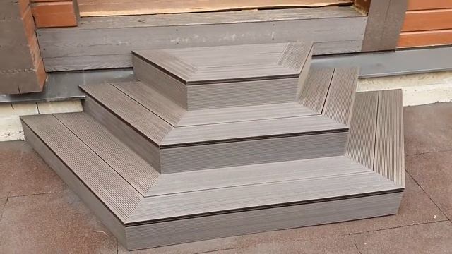 Трапецевидная лестница из ДПК 3 ступени к дому смотреть онлайн