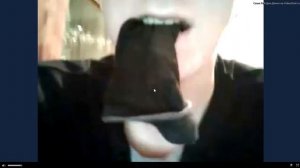 Парень жует женские носки. Грязные...!!!