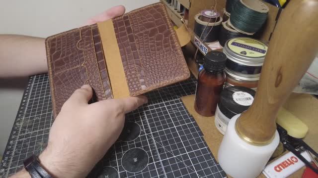 Портмоне из кожи Крейзи Хорс с тиснением по крокодила смотреть онлайн