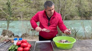 Готовим Шашлык из рыбы в горах Абхазии. Вкусный и простой рецепт. Шашлык из рыбы