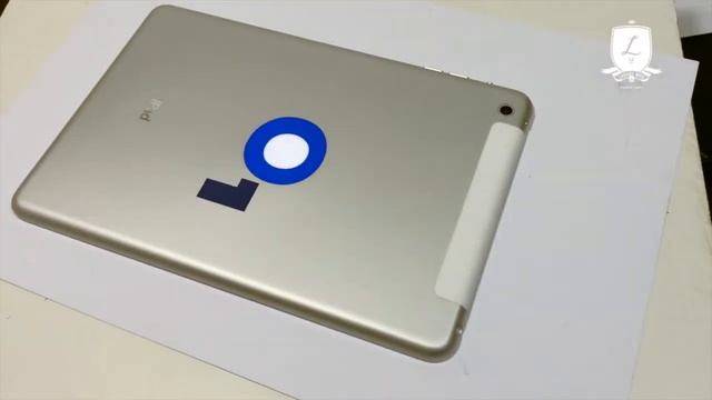 iPad mini со светящимся логотипом компании o1 properties смотреть онлайн