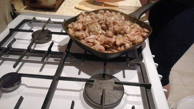 Готовим вкусный ужин. Субпродукты. Ужин настоящего мужика? #мужжена #готовимдома #кулинария смотреть онлайн