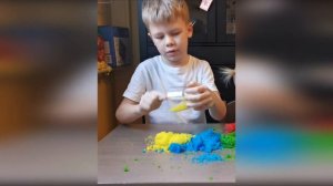 Настя и Петя делают искусственный снег / Nastya and Petya making artificial snow