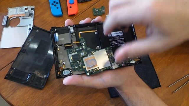 Замена корпуса Nintendo Switch смотреть онлайн