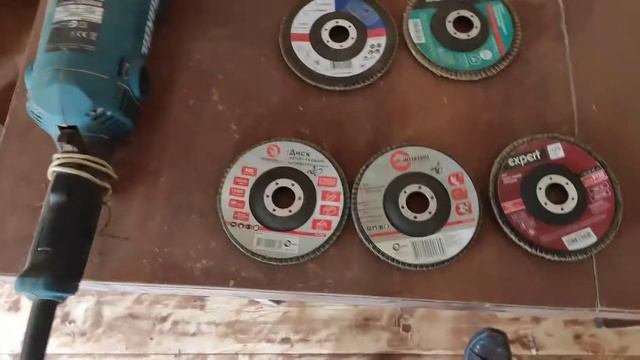 Зачистка пола от старой краски