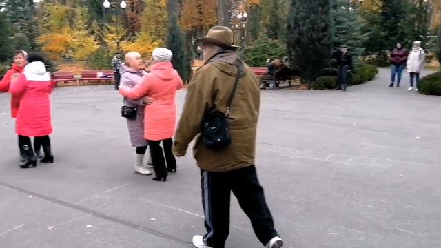 Эта ночь была соловьиною Танцы в парке Горького Харьков Октябрь 2021 смотреть онлайн