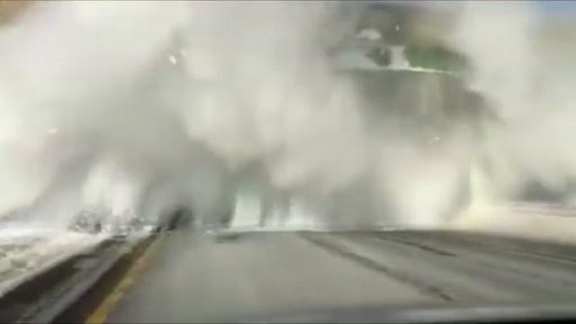 Truck with roof full of snow hits bridge смотреть онлайн