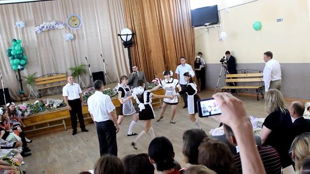 Последний звонок. Вальс с папами смотреть онлайн
