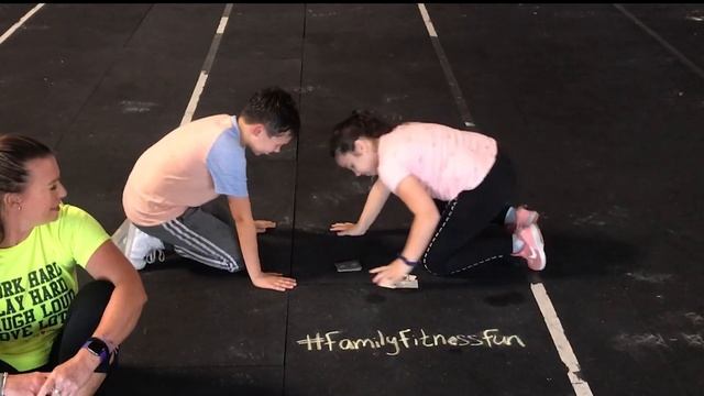 Family Fitness Fun WarXF смотреть онлайн
