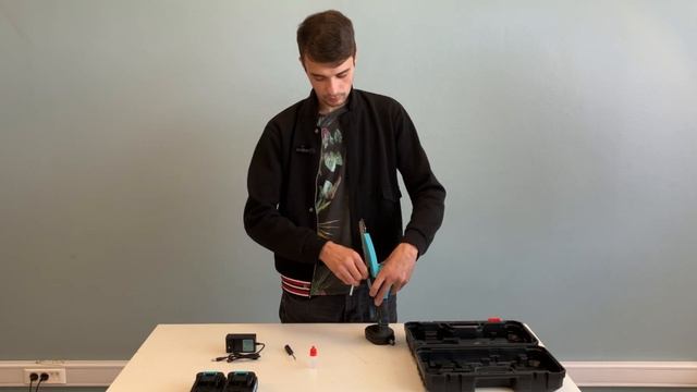 Цепная аккумуляторная мини пила в действии: HANTEL HAS-18/6 - обзор и как собрать пилу #инструмент смотреть онлайн