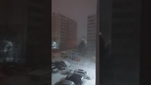 Ночной циклон с порывами ветра до 25 м/с смотреть онлайн