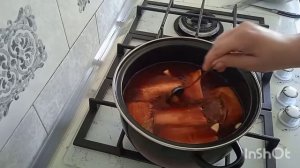 Грудинка в отваре из чая и луковой шелухи .