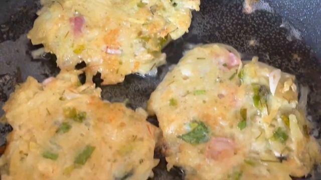 Картофельные оладьи с беконом, сыром и зеленью!?? смотреть онлайн