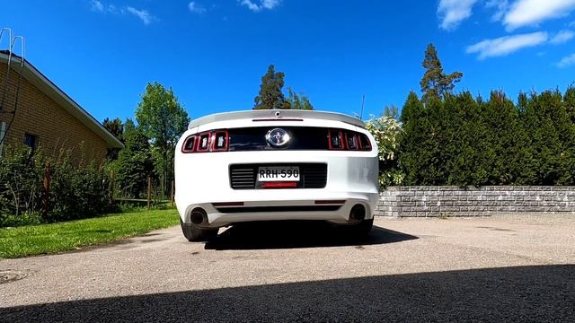 Ford Mustang 3.7 liter V6 (Cyclone) revving смотреть онлайн