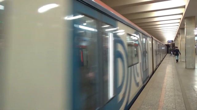 Электропоезд 81-765/766/767 "МОСКВА" №25 на станции метро Волгоградский Проспект смотреть онлайн