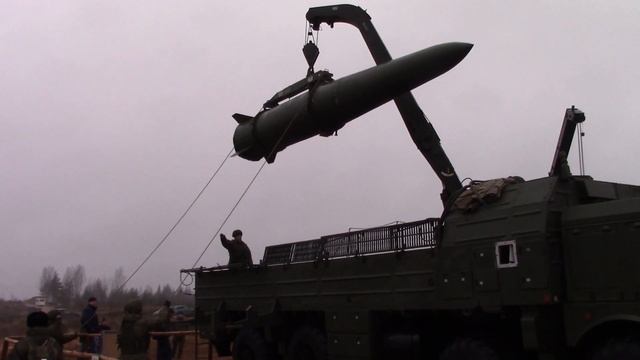 День Ракетных войск и Артиллерии. Погрузка ракеты. Ноябрь 2019. Лужский полигон. смотреть онлайн
