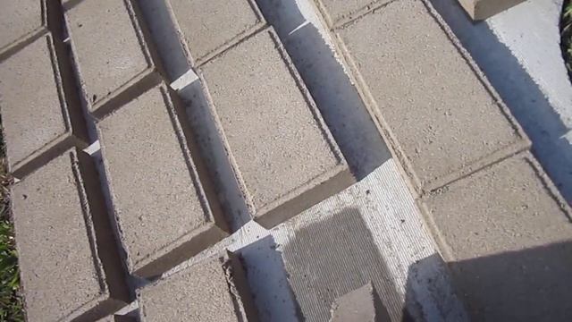 Промежуточный этап изготовления плитки для отмостки.