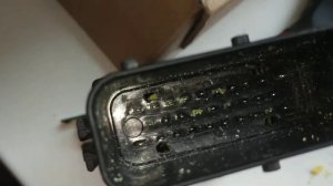 Шкода октавия тур А-4,вытаскиваем плату из блока комфорта двери(блок управления стеклоподьемника)