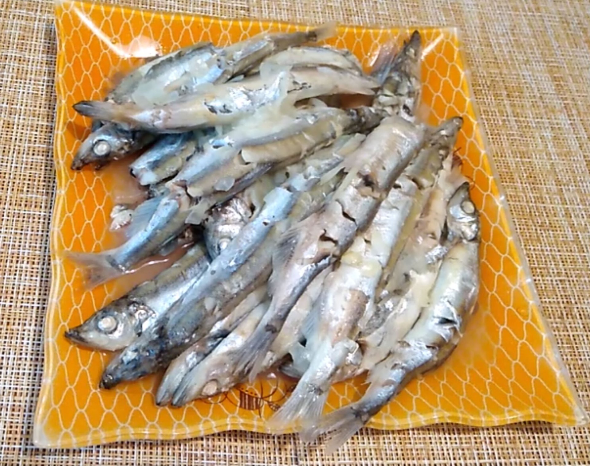 Тушёная мойва с луком.mp4 смотреть онлайн