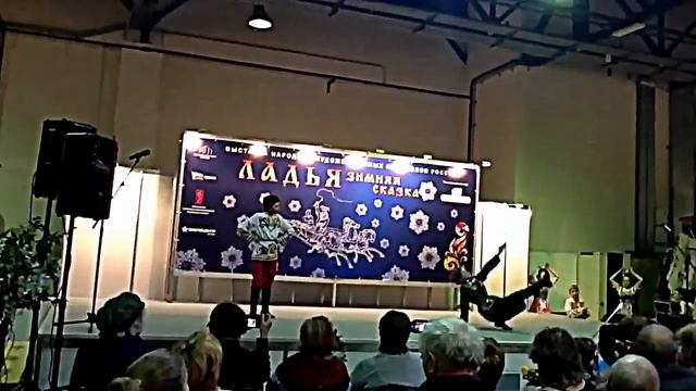 Ансамбль танца "Калинка" танец "ПЕТУХИ" смотреть онлайн