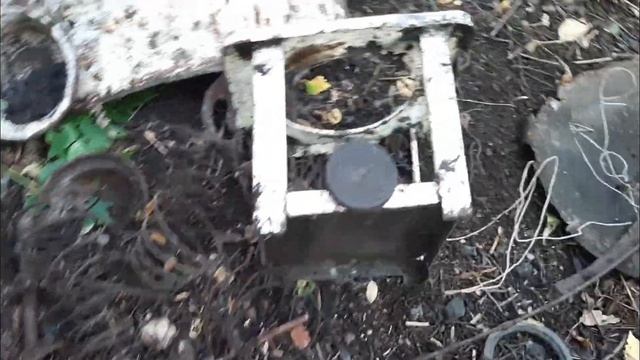 ЗАПРЕЩЕННЫЙ ЖД МЕТАЛЛ.СДВИНУТАЯ В ОВРАГ ДЕРЕВНЯ И ЯМА С МЕТАЛЛОМ.КОП МЕТАЛЛОЛОМА 2023!!!