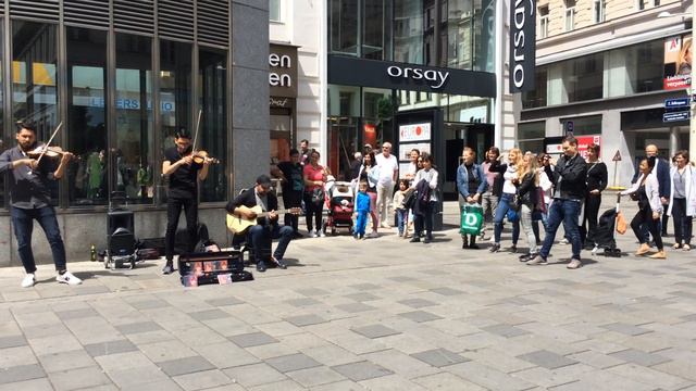 Despacito - Luis Fonsi - Wien (Vienna - Austria) - street violinist смотреть онлайн
