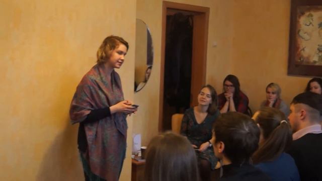 Варя Феофанова читает "Сжала руки под тёмной вуалью...", Ахматова смотреть онлайн