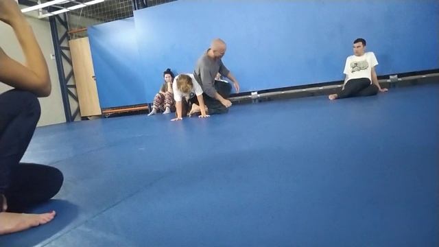 разные виды кувырков с партнёром//various Rolls With A Partner