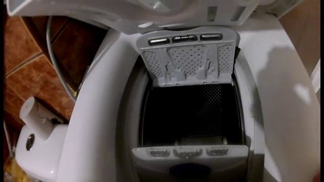 Стиральная машинка Electrolux EWT 1255 с вертикальной загрузкой