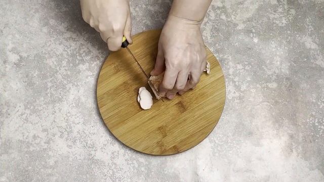 КАК ПРИГОТОВИТЬ ГРЕЧЕСКИЙ САЛАТ С СУХАРИКАМИ И КУРИЦЕЙ? Вкусный, без майонеза, на праздничный стол смотреть онлайн
