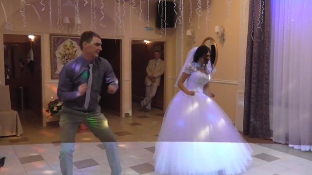 Свадебный танец сюрприз Кристины и Димы. смотреть онлайн