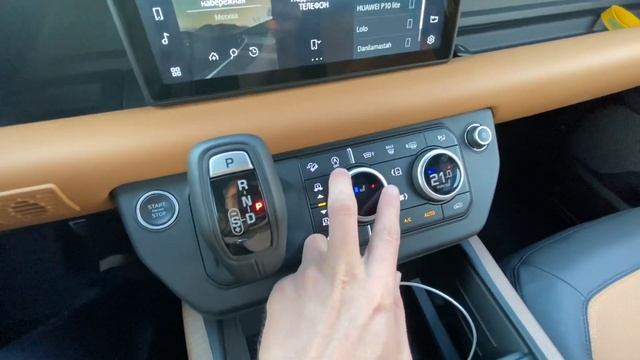 Новый Land Rover Defender 90 2021 (3 дверный) смотреть онлайн