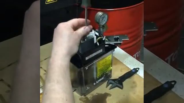 Переборка бачка автоматической смазки токарного станка смотреть онлайн