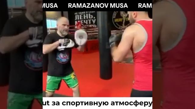 Муса Рамазановка Тренировка с тренером по боксу смотреть онлайн