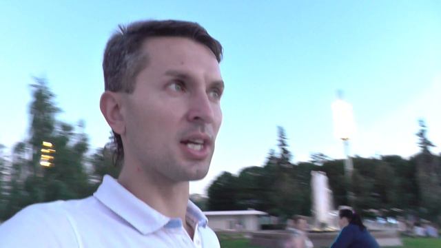 Толпа людей смотрит на МЕНЯ! ВДНХ (Москва, август 2018)! смотреть онлайн