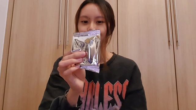 Clarissa unboxing the Polaroid Go смотреть онлайн