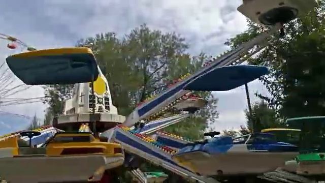 Алма-Ата Даня на каруселе.mp4