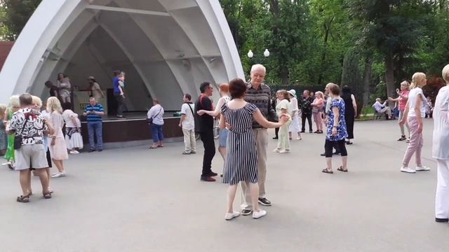 А Я УЗНАЛА ИНТЕРЕСНЫЙ МОМЕНТ!??/ТАНЦЫ В ПАРКЕ ГОРЬКОГО ХАРЬКОВ ИЮНЬ 2021 смотреть онлайн