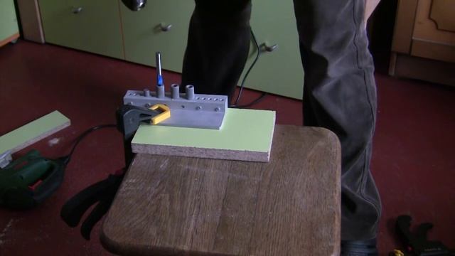 Точный и удобный кондуктор для сверления под шканты и конфирматы смотреть онлайн