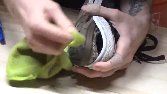 How to Repair A Converse Sole смотреть онлайн