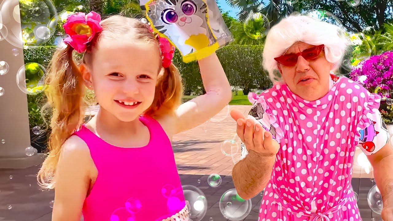 Настя и Ева нашли магический душ с игрушками. Видео для детей смотреть онлайн