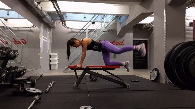 Махи прямой ногой по дуге на скамье смотреть онлайн